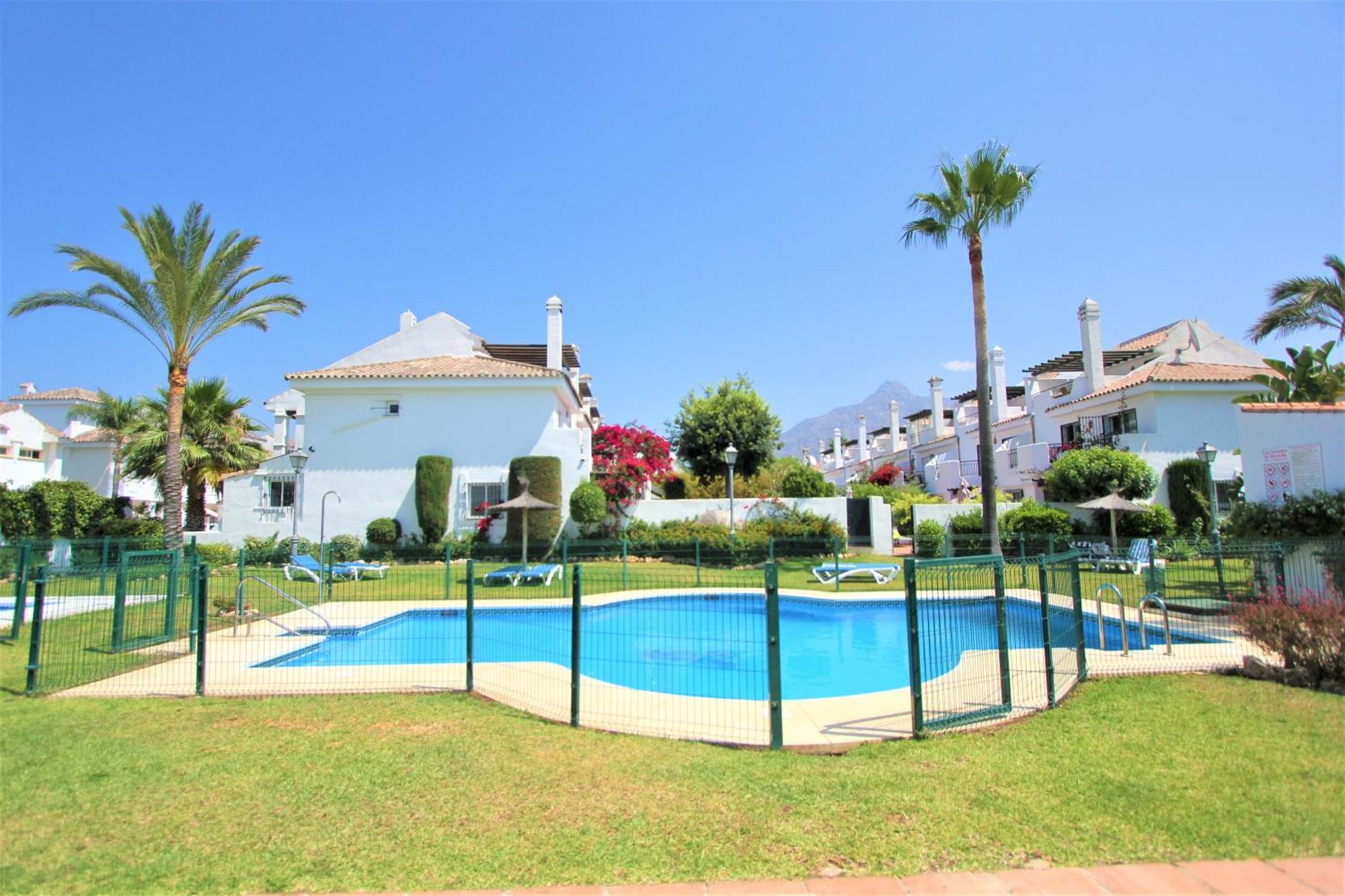 Apartamentos Naranjos Del Sol ماربيا المظهر الخارجي الصورة