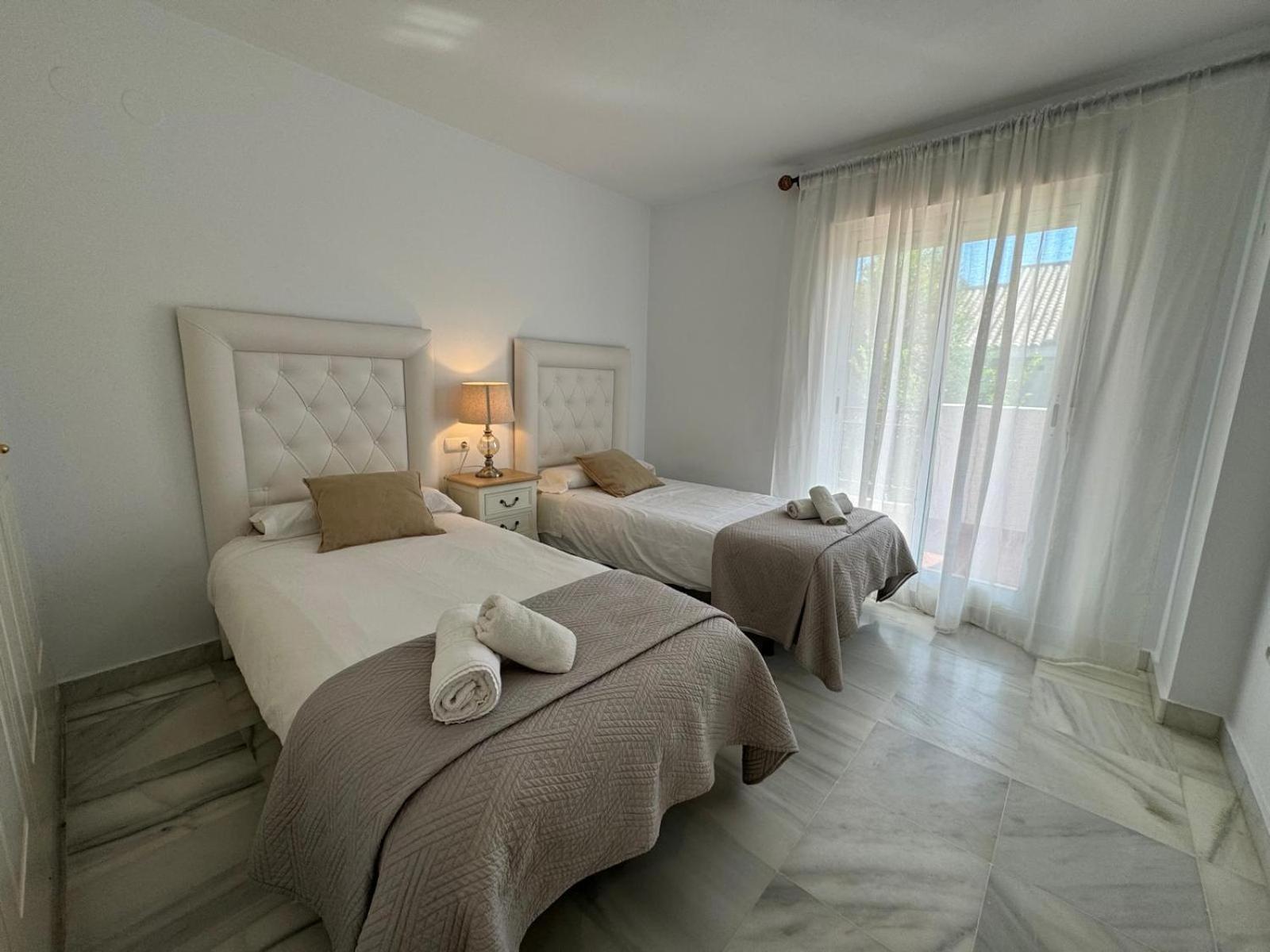 Apartamentos Naranjos Del Sol ماربيا المظهر الخارجي الصورة