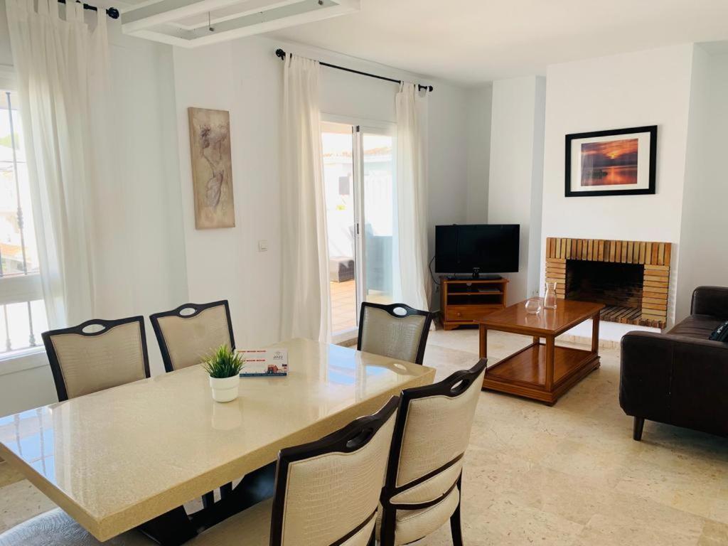 Apartamentos Naranjos Del Sol ماربيا المظهر الخارجي الصورة